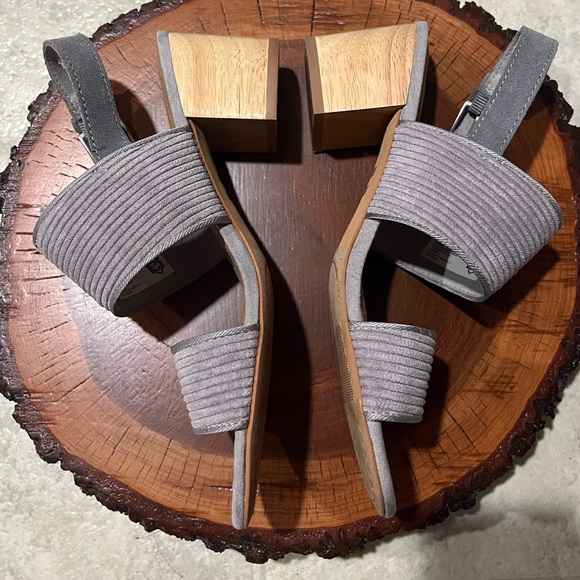 Tom’s Poppy Heel Sandal - Picture 2 of 5